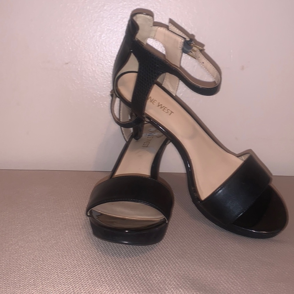Nine West Black Patent and Pebble Ankle Strap Platform Jodie